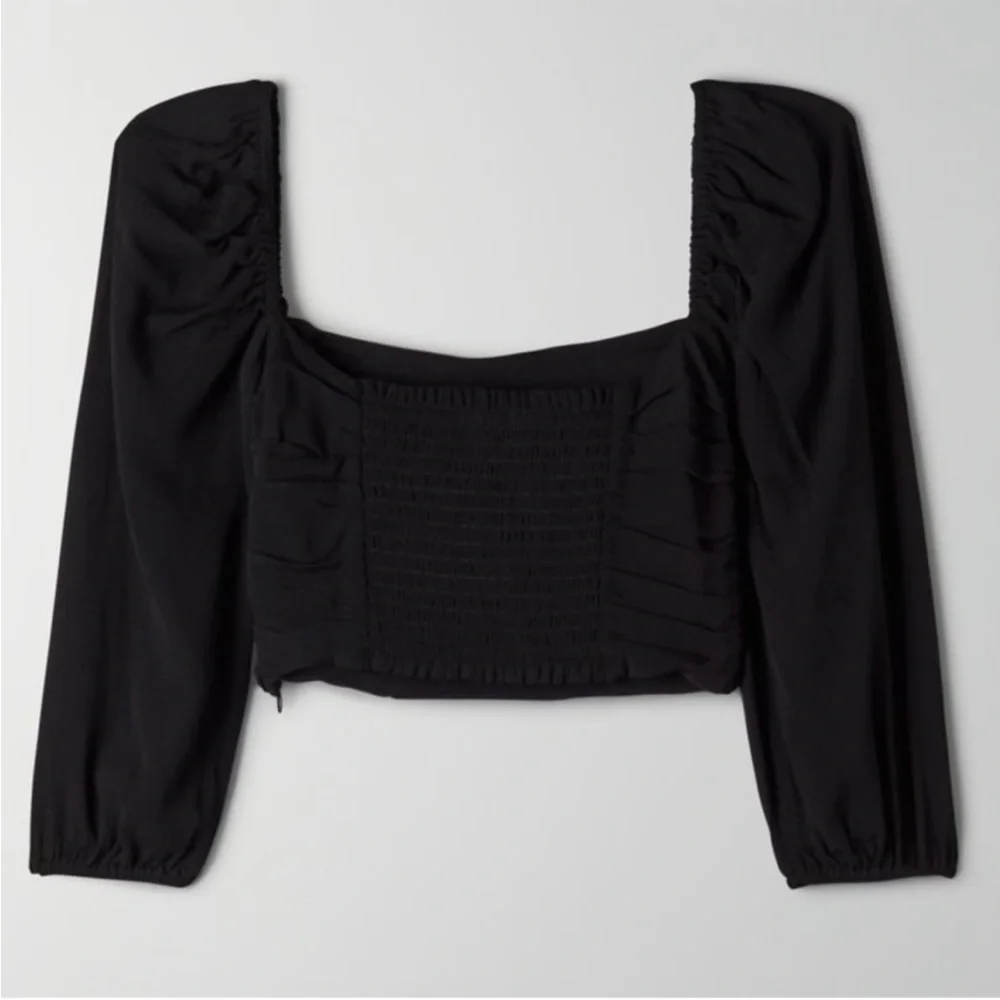 Aritzia Wilfred Lolita Smocked Cropped Blouse in Black NWT Size Medium